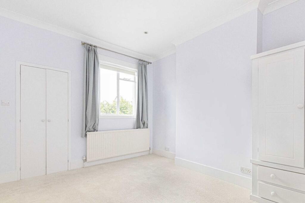 Apartment in London, Hanwell - View 4