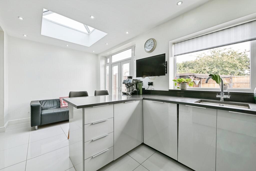 House in Nottingham, Nottinghamshire - More