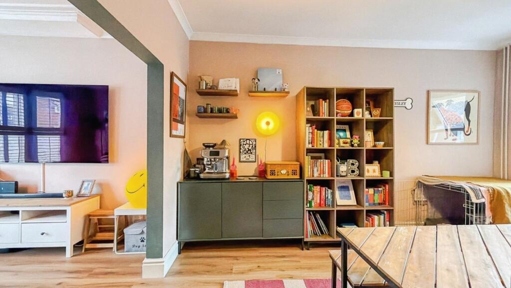 House in Bristol, Bedminster - More