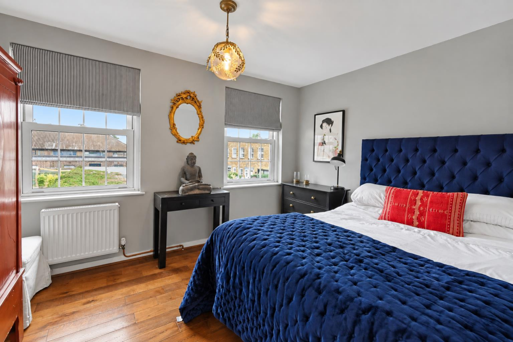 House in London, Mortlake - More