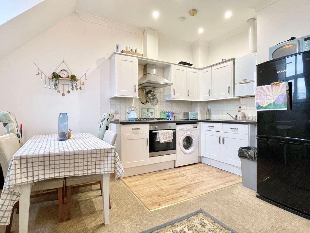 Mill Hill Road, Francesca Court, PO31 - View 3