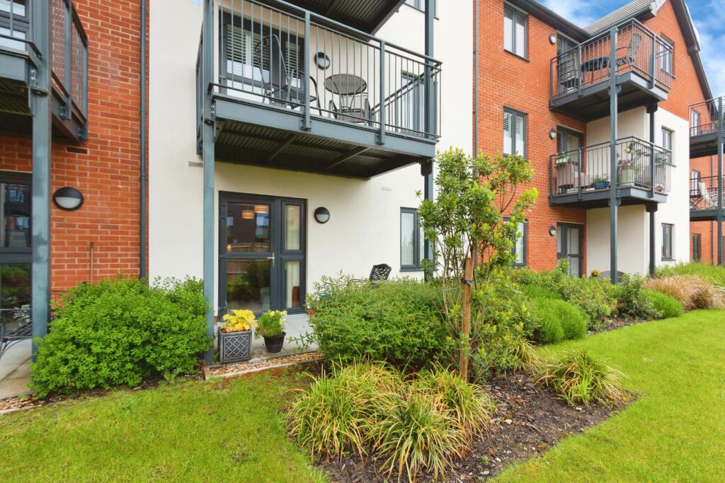 Shortwood Copse Lane, Basingstoke, Hampshire, RG23 photo 2