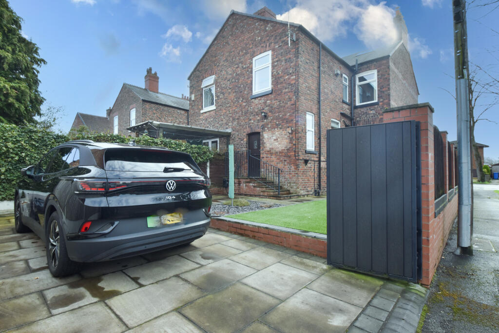 'The Holly', Church Road, Urmston, M41 photo 4