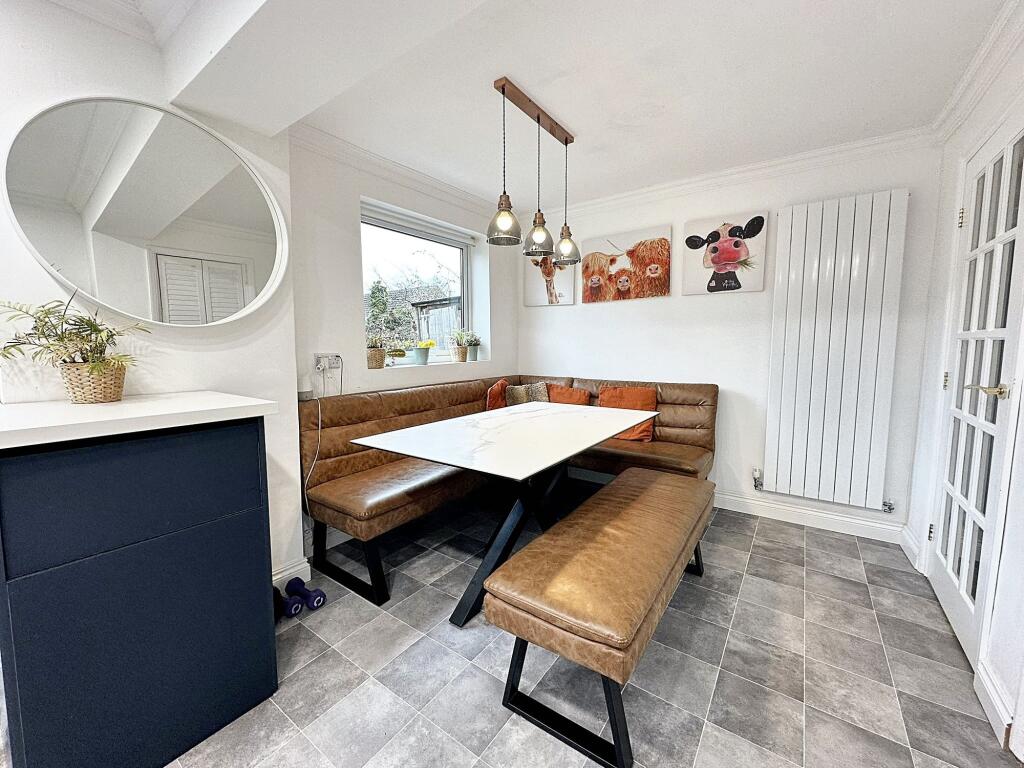 House in South Kesteven, Ancaster - More