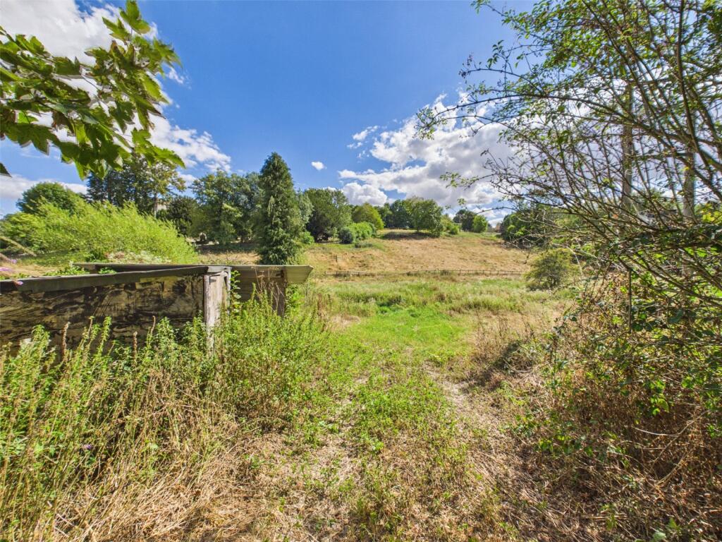 House in Avening - View 4