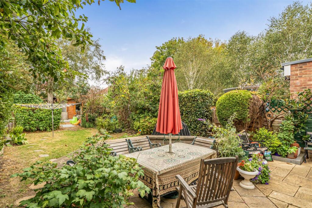 House in London, Rayners Lane - More