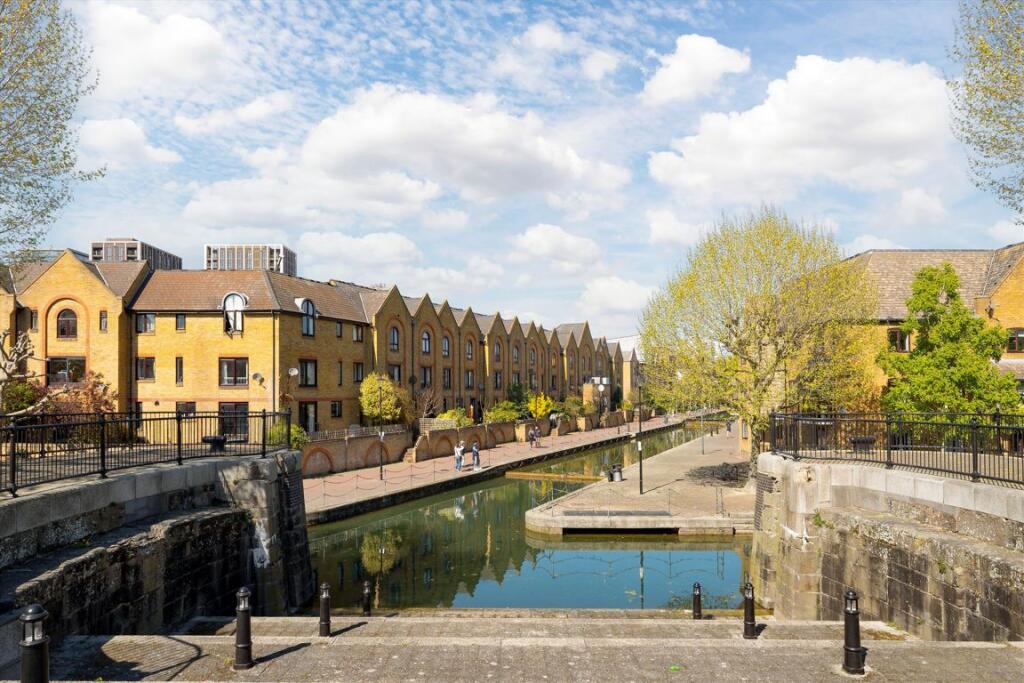 Apartment in London - More