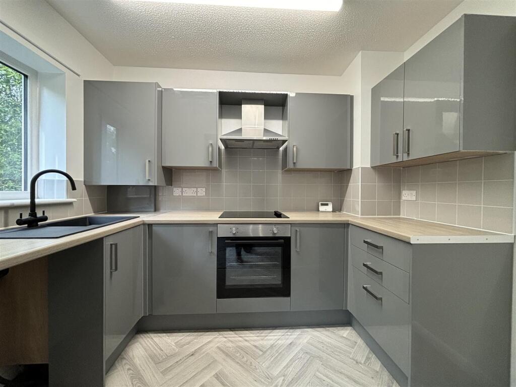 Apartment in Leeds, West Yorkshire - View 5