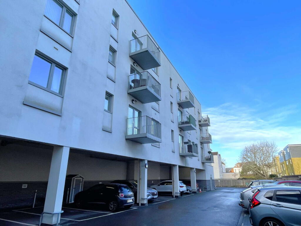Apartment in Portsmouth - View 2