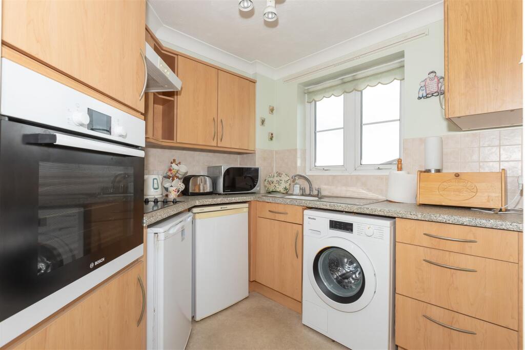 Apartment in Brighton - View 4