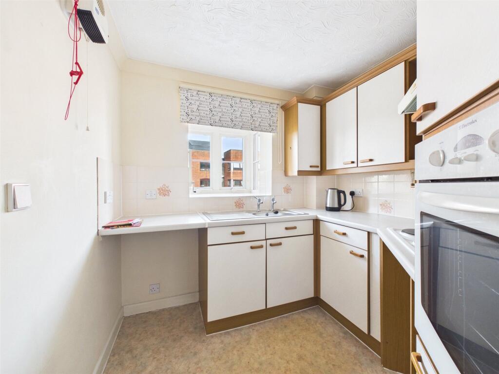 Westgate Street, Gloucester, Gloucestershire, GL1 - View 3