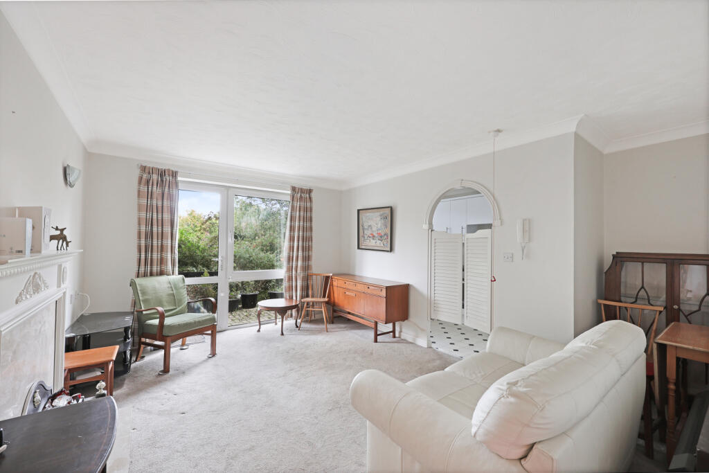 High Road, Loughton, Essex, IG10 photo 2