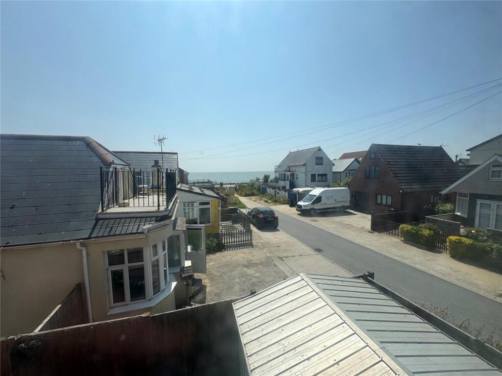 Broadway, Jaywick, Clacton-on-Sea photo 2