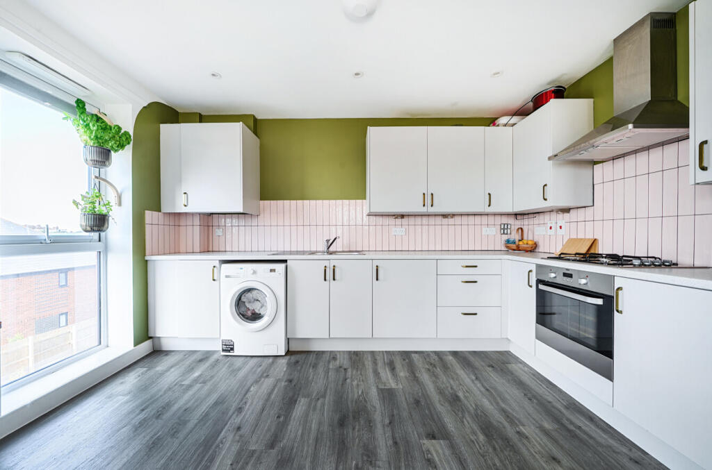 4 Argus Road, Lee-on-the Solent, Lee-on-the Solent photo 4
