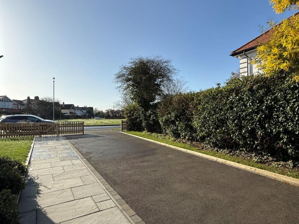 Ashlyns Road, Frinton-on-sea photo 4