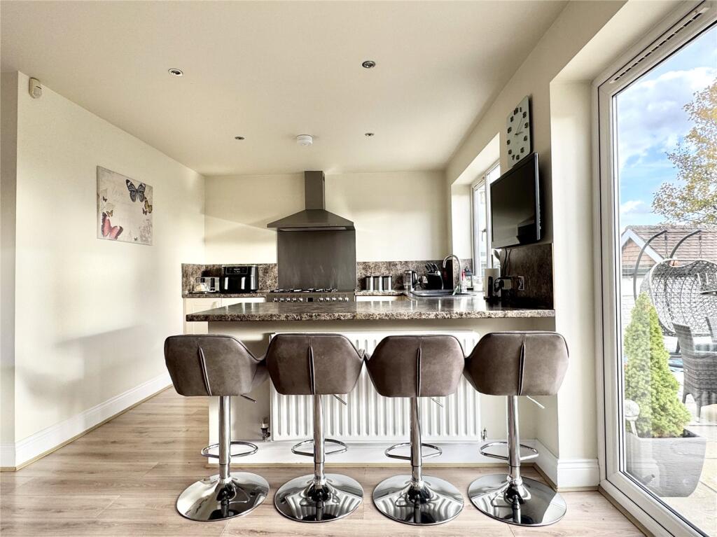 House in Sevenoaks, Hextable - View 4
