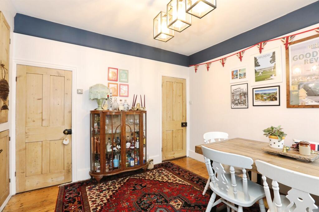 Dormans Park Road, East Grinstead - More