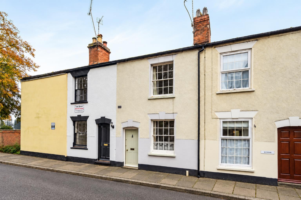 2-bed terraced on Oak Street, Rugby, CV22, £250,000