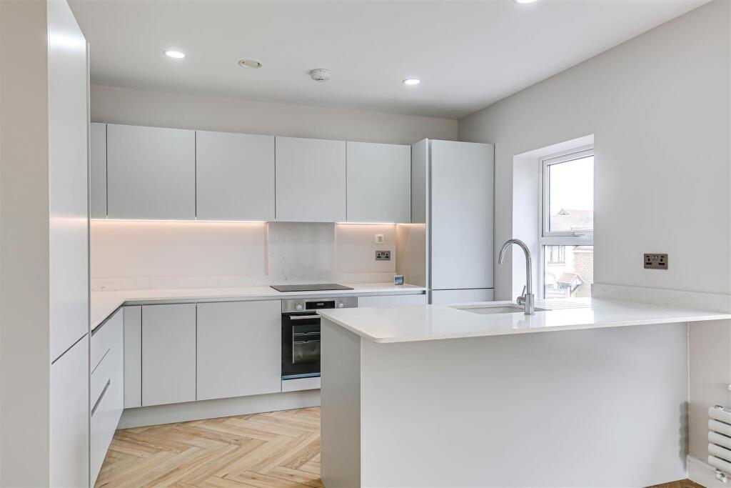 Apartment in Sevenoaks, Westerham - View 3