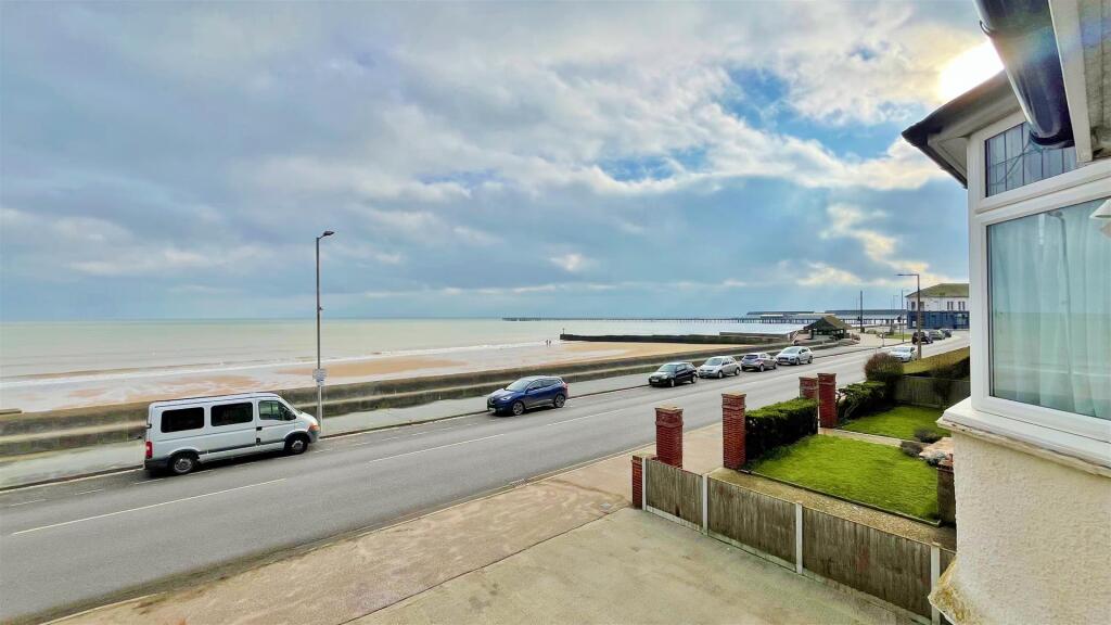 Princes Esplanade, Walton-on-the-Naze, Essex photo 2
