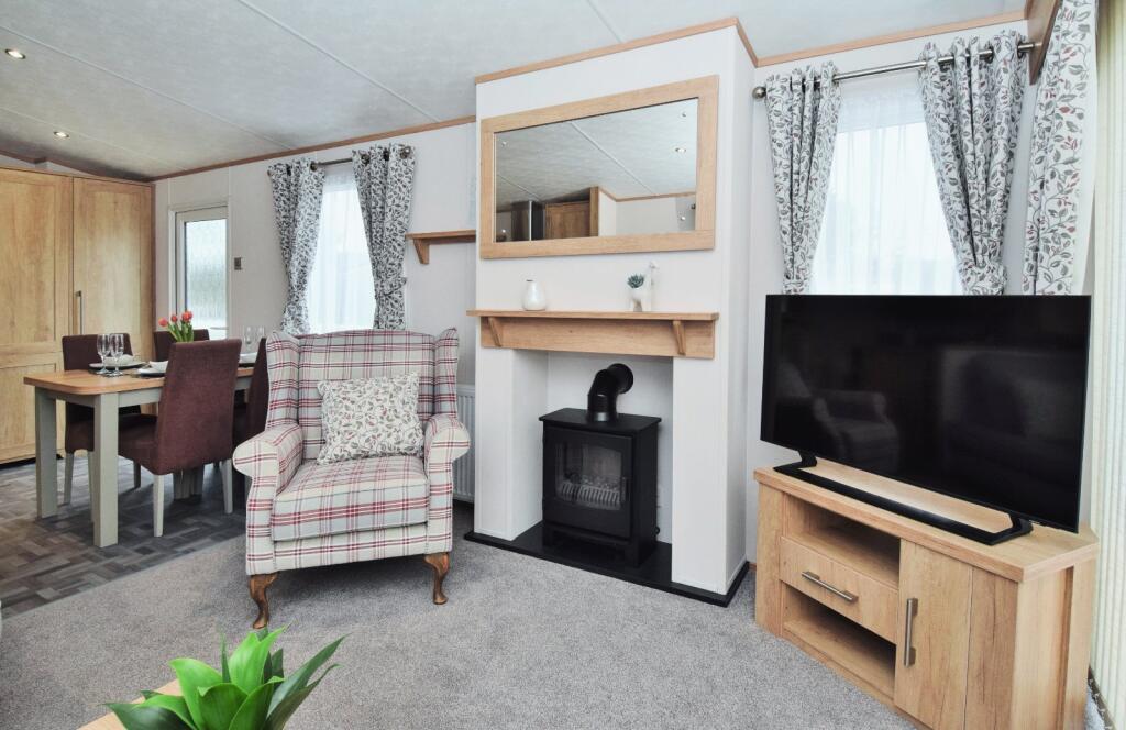 Rowan, Hoburne Bashley Holiday Park, New Milton, Hampshire, BH25 photo 3