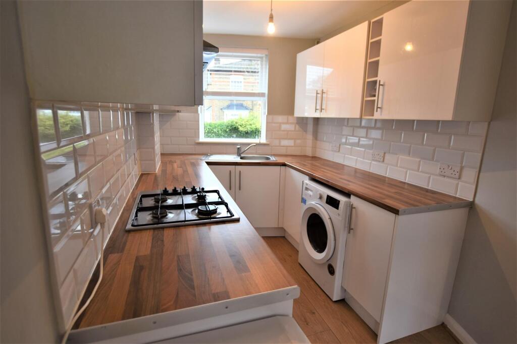 Apartment in Watford, North Watford - View 5