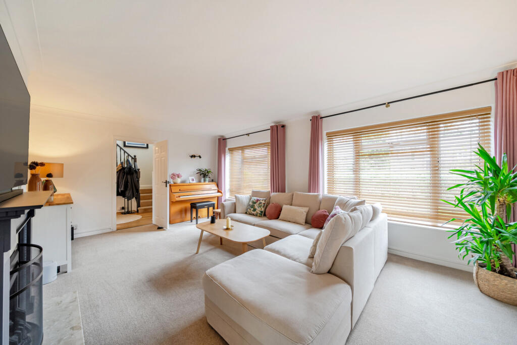 House in Woking, West Byfleet - View 3
