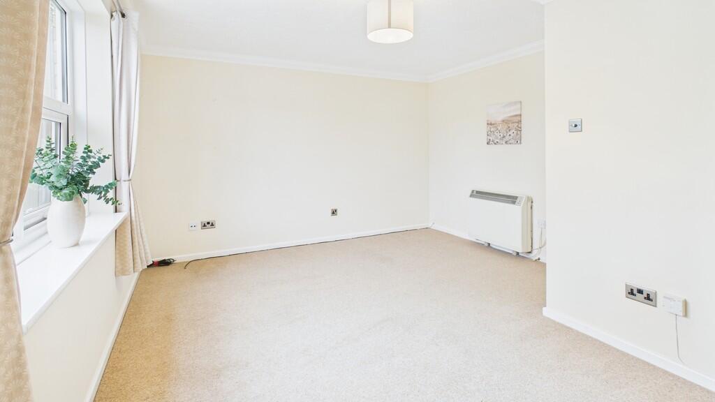 Denham Close, Bury St Edmunds photo 3