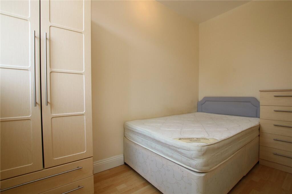 Apartment in Reading - View 4