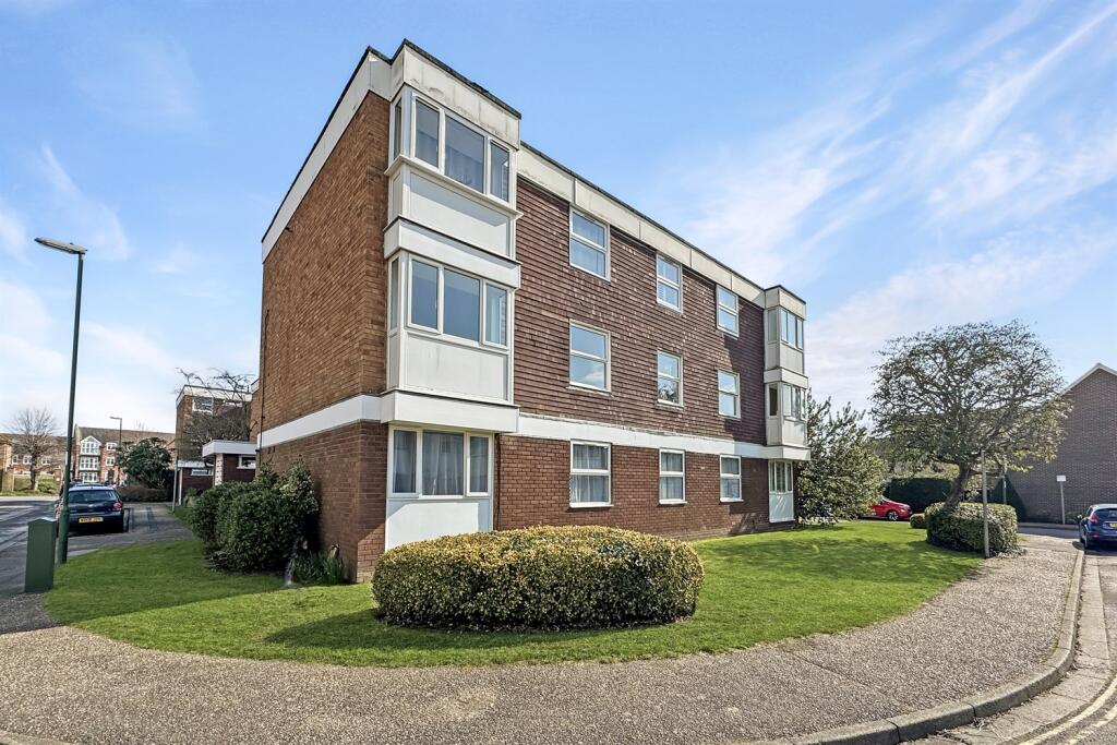1 bedroom First Floor Flat in Chichester photo 2