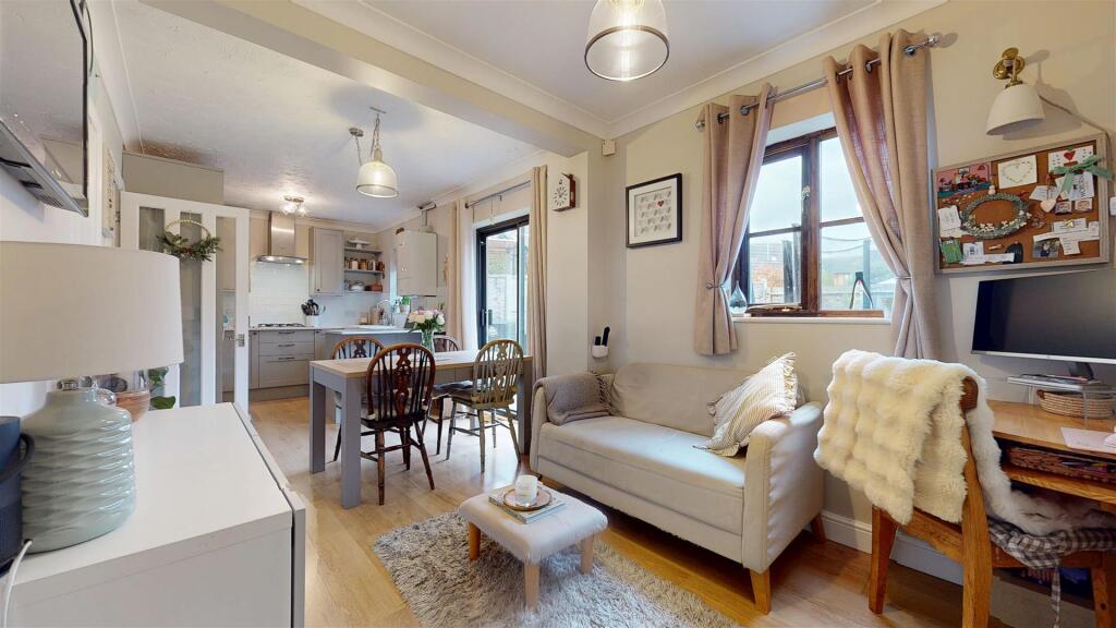 House in Milton Keynes, Monkston, Kents Hill, Monkston and Brinklow - View 2