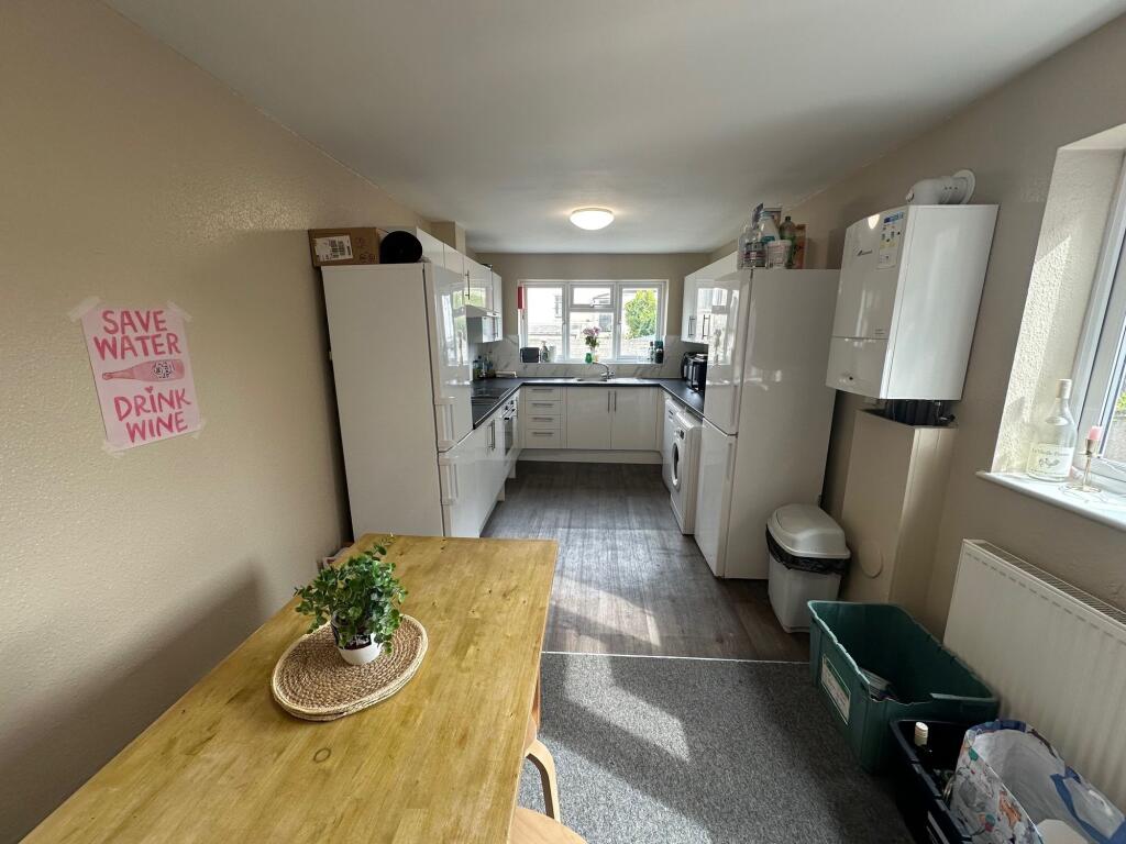 6 bedroom house for rent