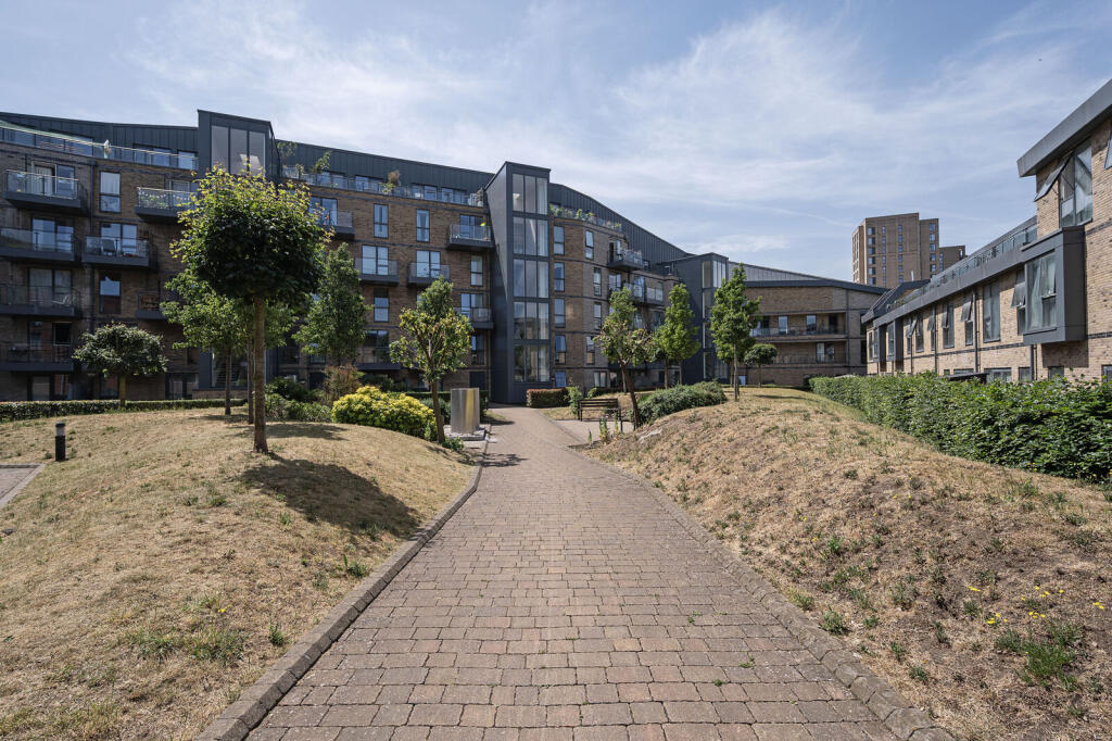 Apartment in London - More