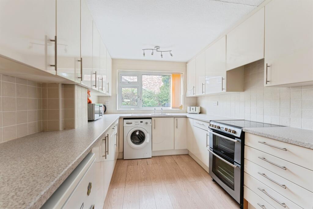 House in Chester, Ellesmere Port - More