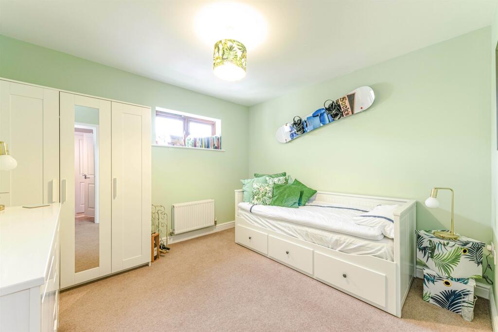 Apartment in Basingstoke and Deane, Rooksdown - More