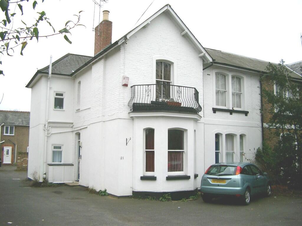 Main image of property: 21 Cookham Road, Maidenhead