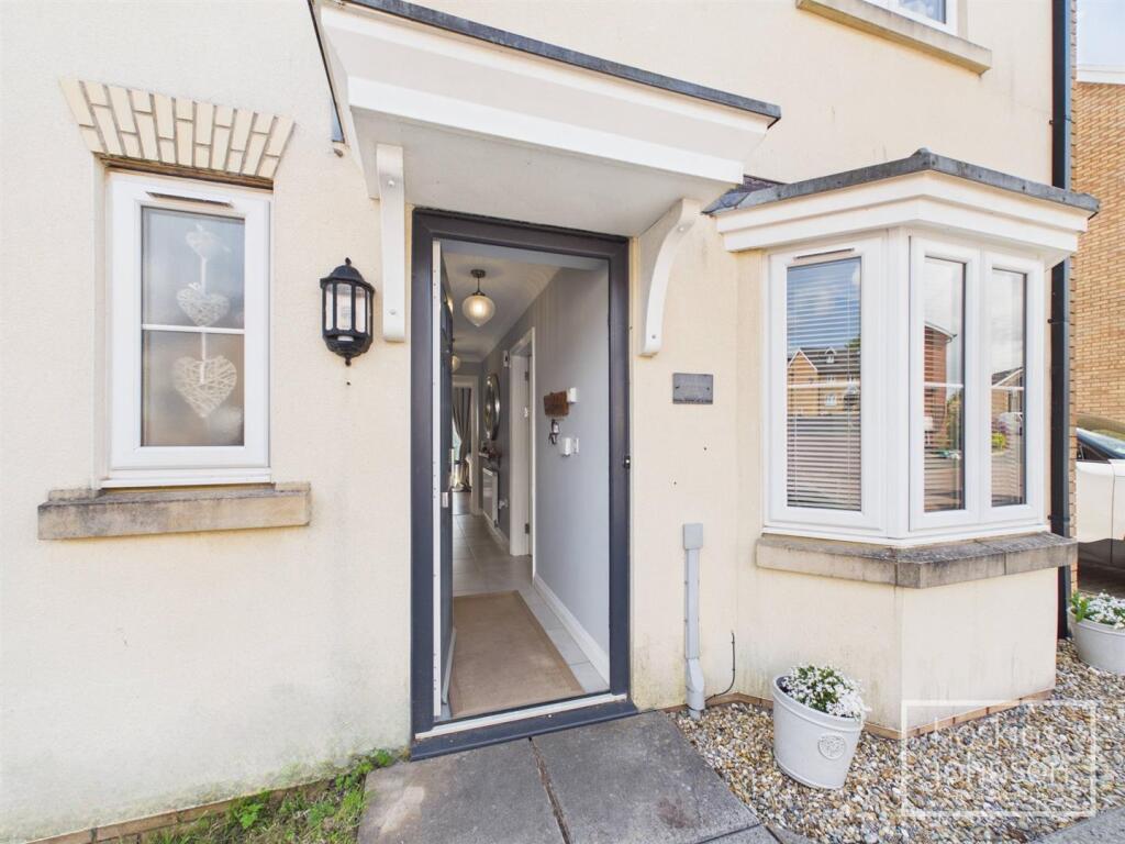 House in Cardiff, Llantwit Fardre - View 5