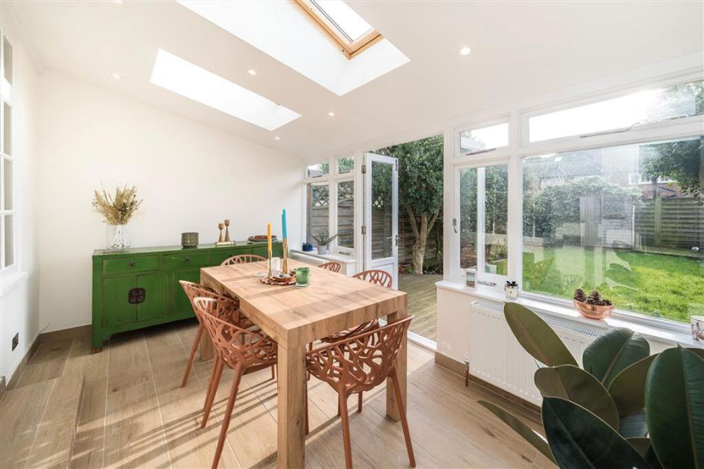 House in London - View 5