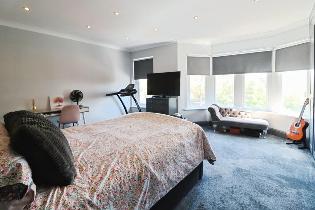 House in Barry - View 5