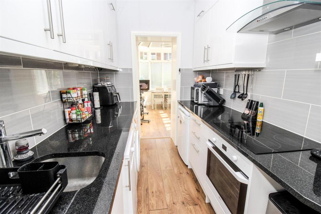 Apartment in Southend-on-Sea, Essex - View 3