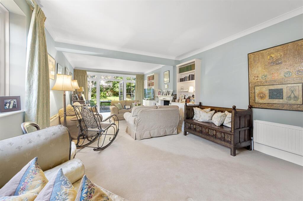 House in London, Cottenham Park, Raynes Park - View 4