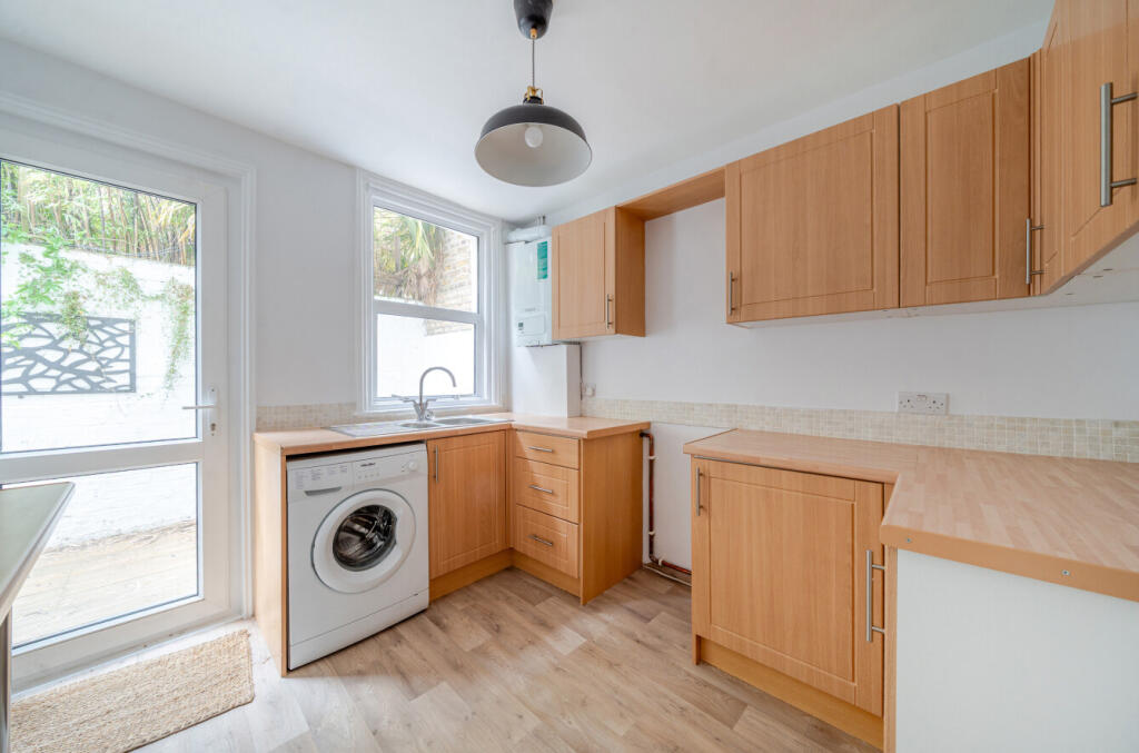 3-bed terraced on Willow Vale, London, £600,000