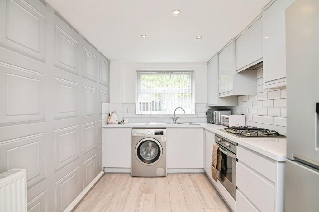 Apartment in Dudley, West Midlands - View 3