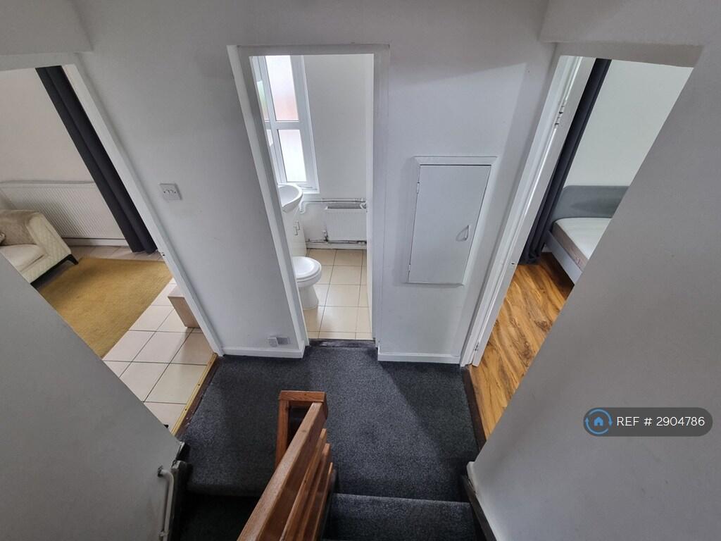 2 bedroom semi-detached house for rent