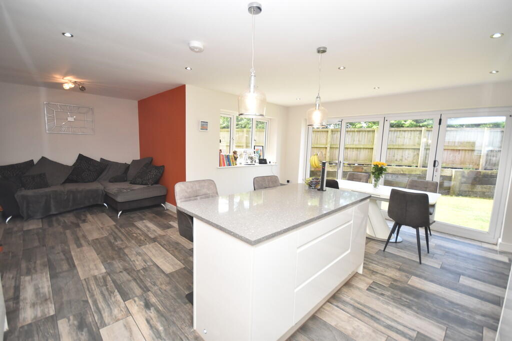 Oak Tree Way, Whitchurch photo 3