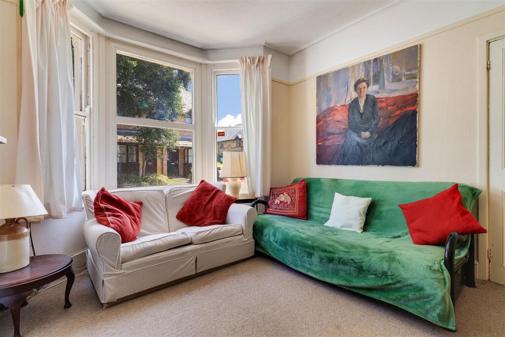 House in Cambridge, Petersfield - More