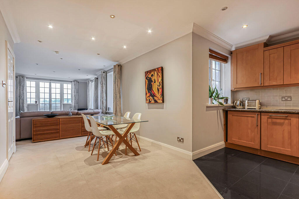 Apartment in Bournemouth, Boscombe - View 3