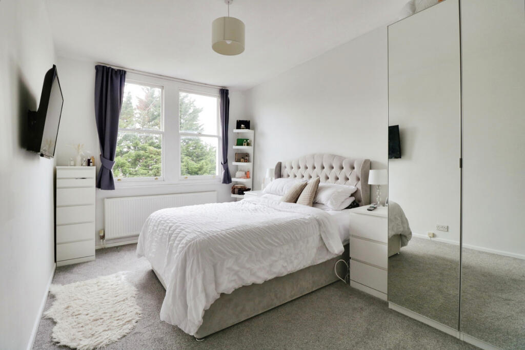 Apartment in Southend-on-Sea - View 4