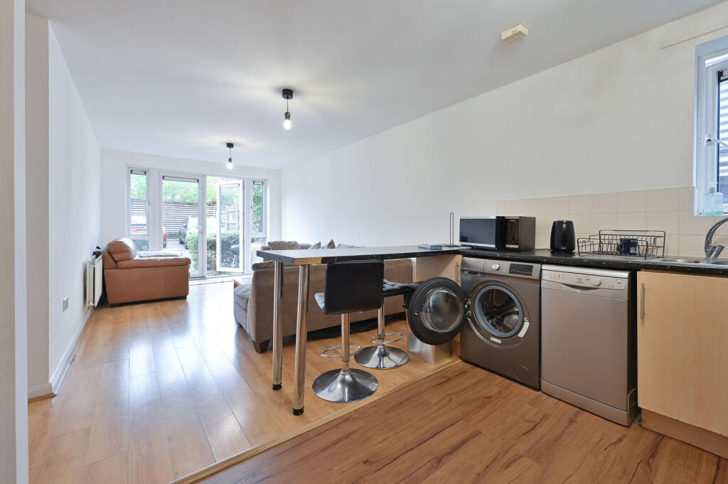 Apartment in Watford - View 4