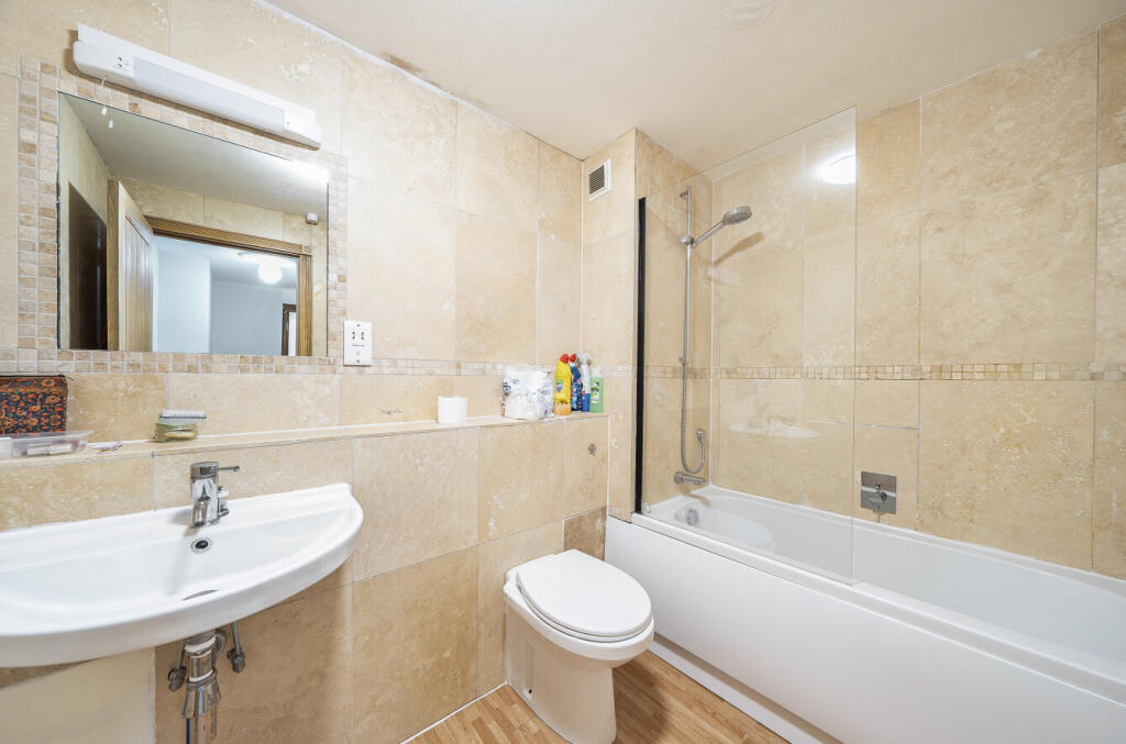 Apartment in London, Upper Sydenham, Forest Hill - More